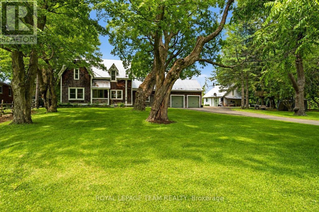 715 River Road, North Grenville