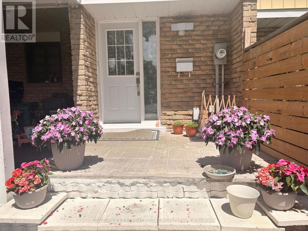 244 Royal Salisbury Way, Brampton (madoc)