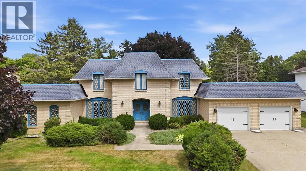 8 Crestwood Place, Sarnia