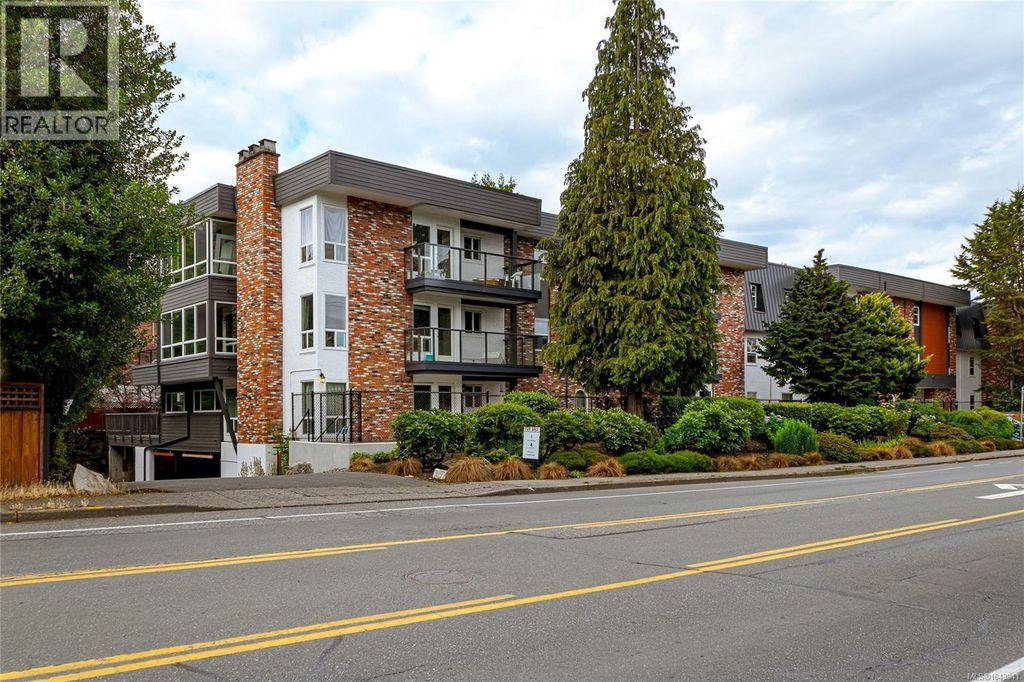 309 1725 Cedar Hill Cross Rd, Saanich