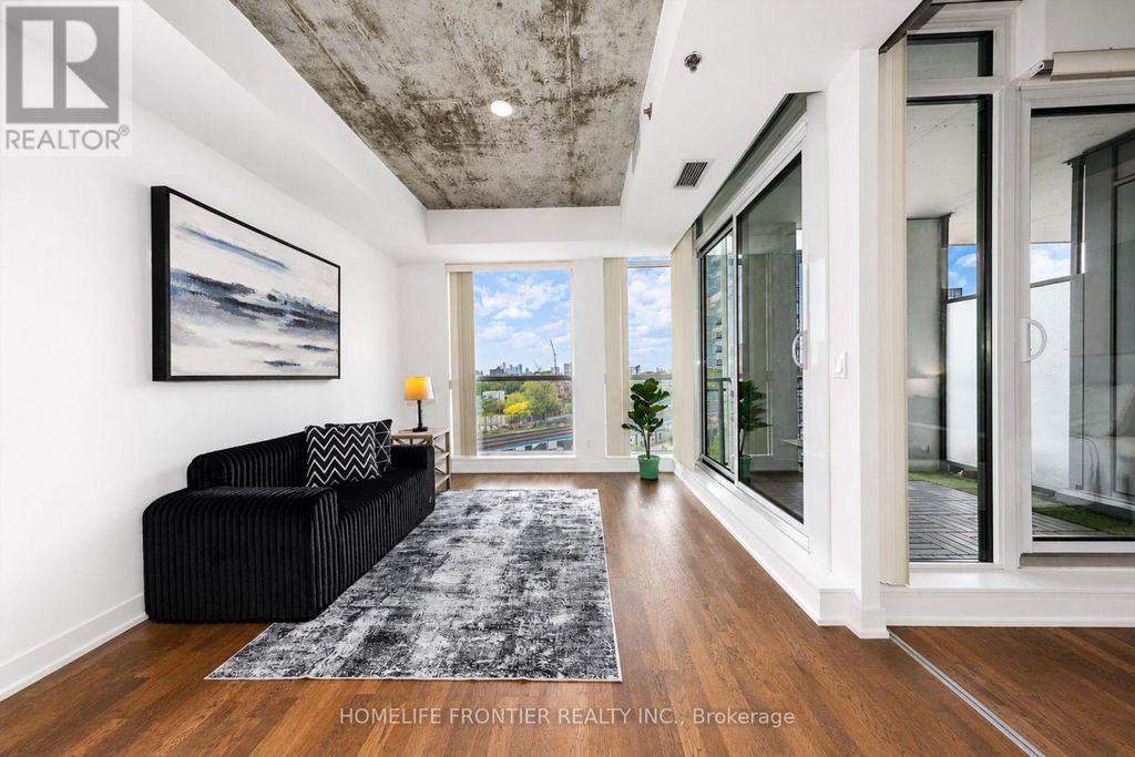 717 - 20 Minowan Miikan Lane, Toronto (little Portugal)