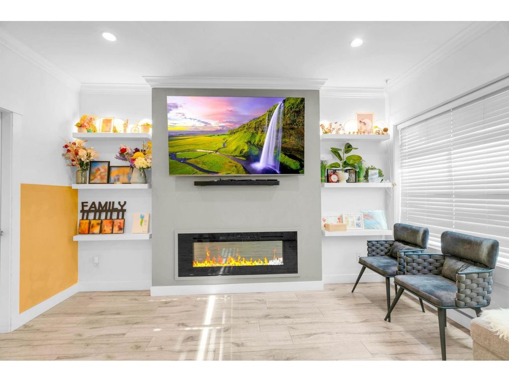 23 7247 140 Street, Surrey