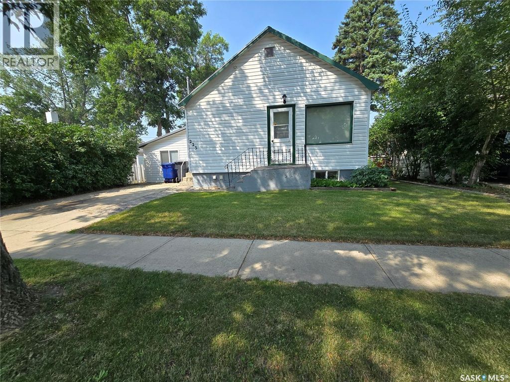 223 9th Street, Weyburn
