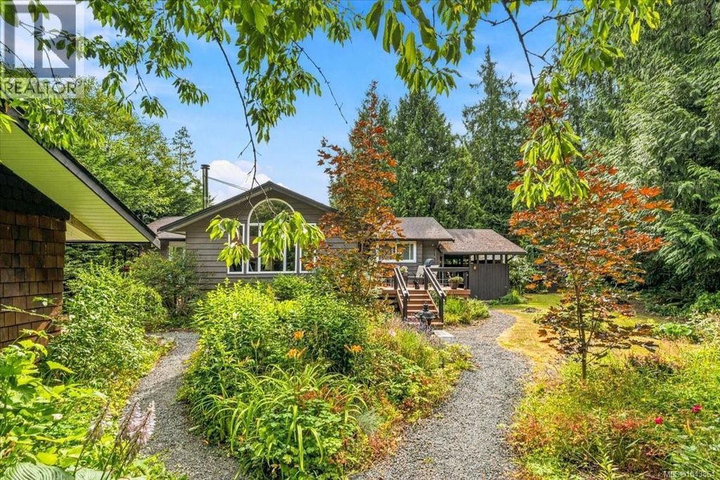 381 Dunsmuir Rd, Qualicum Beach
