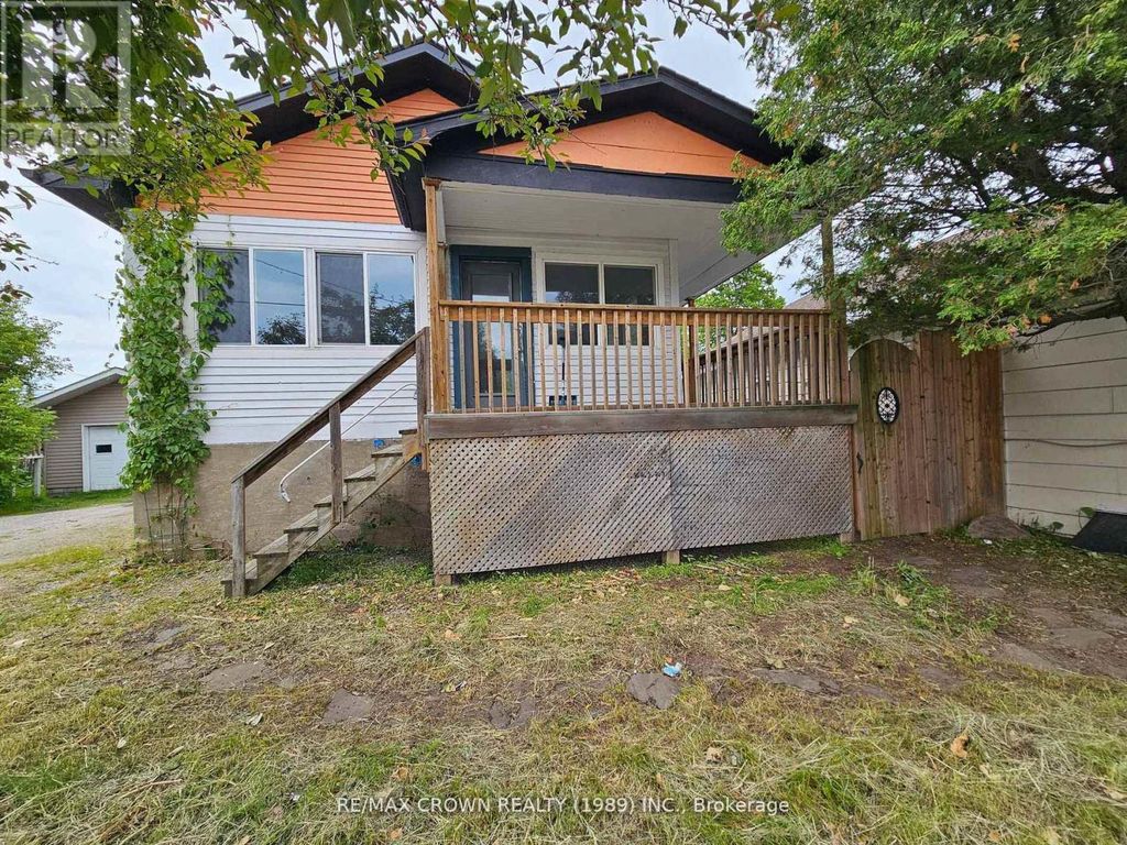 28 Lakeshore Drive, North Bay (ferris)