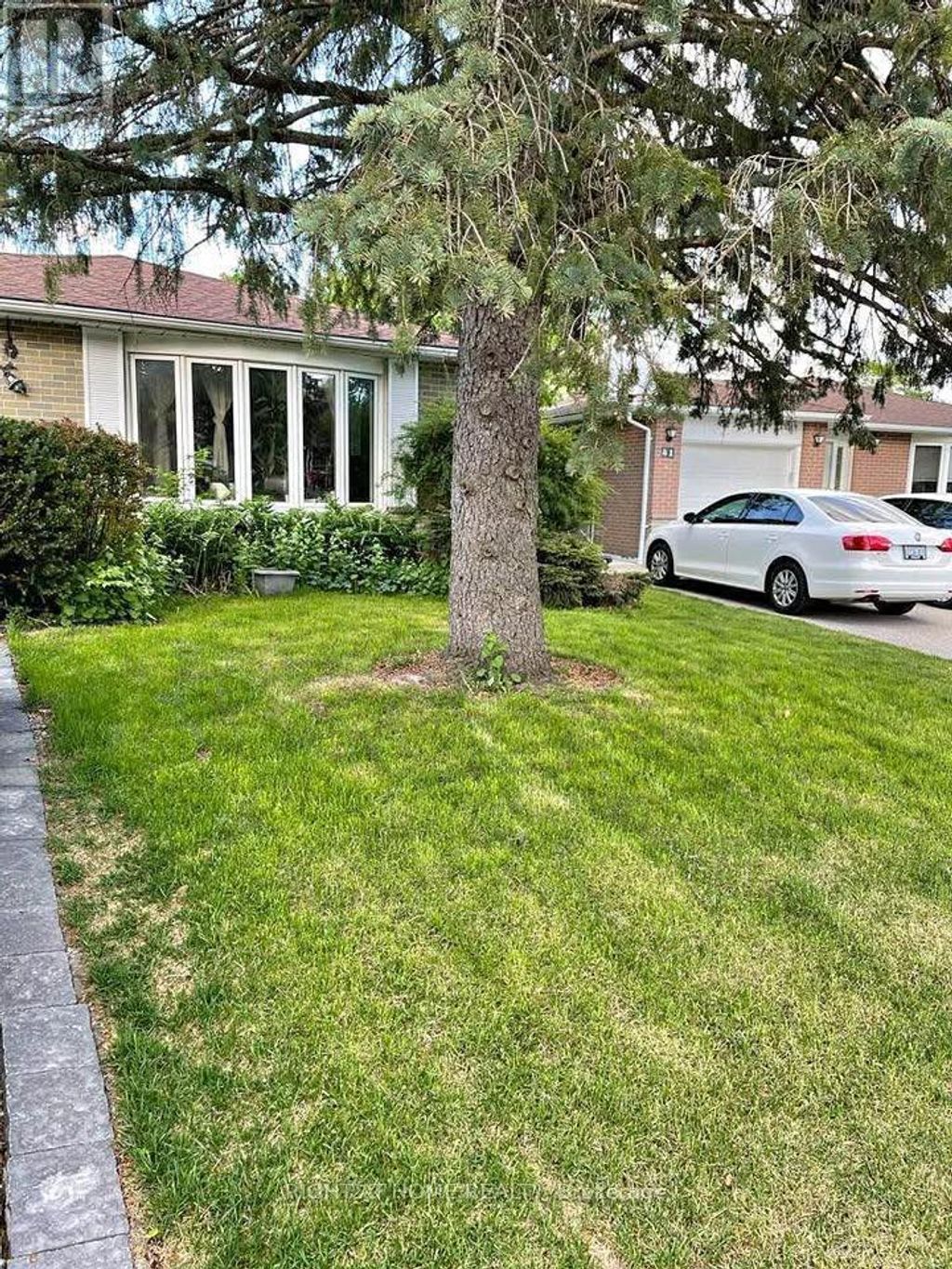 39 Devins Drive, Aurora (aurora Heights)