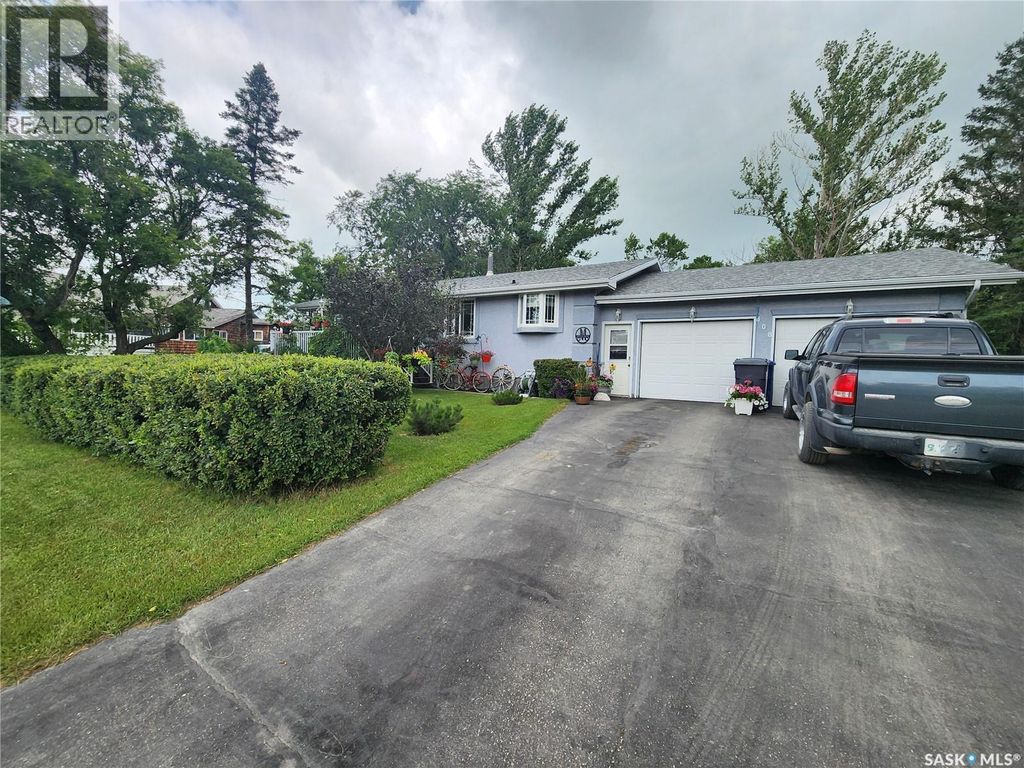 808 Assiniboia Avenue, Stoughton