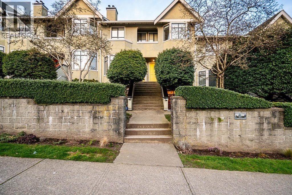 7 221 Ash Street, New Westminster