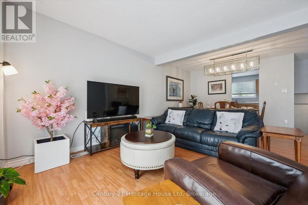 15 - 201 Silvercreek Parkway N, Guelph (junction/onward Willow)