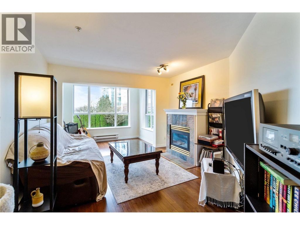 204 155 E 3rd Street, North Vancouver