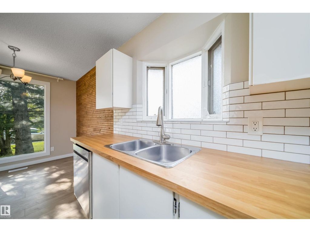 1719 37 St Nw, Edmonton