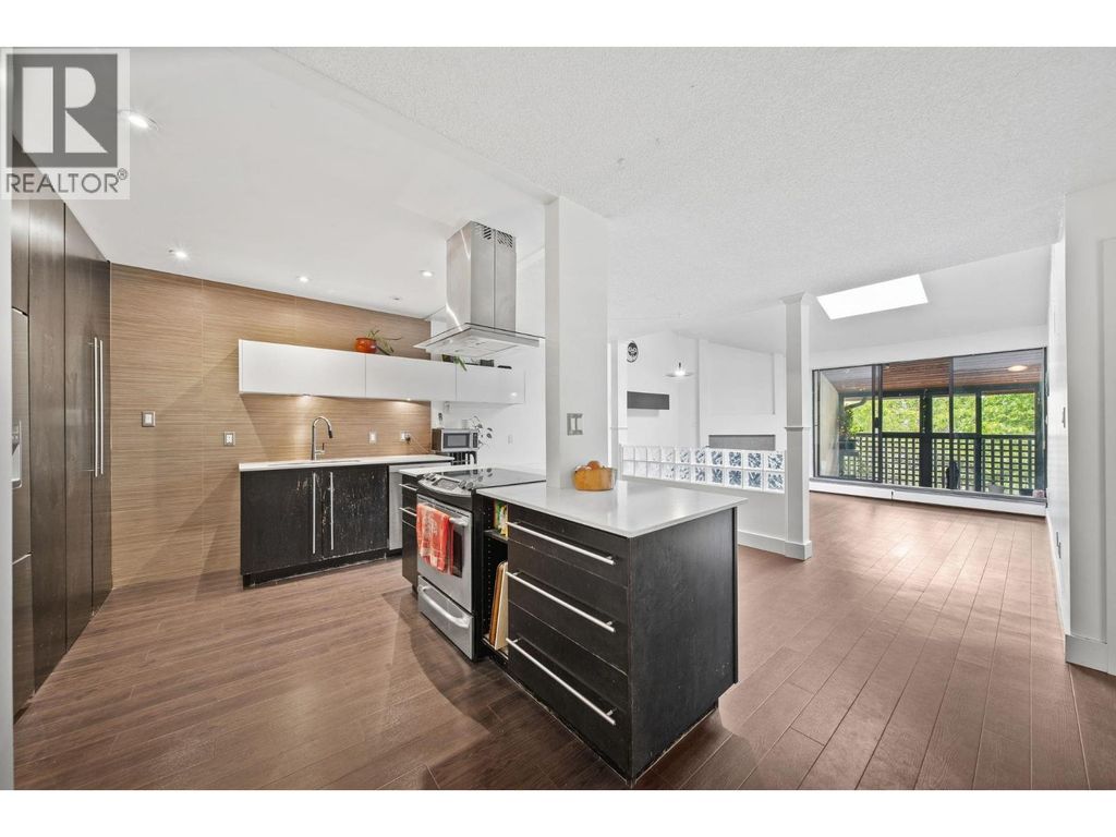 304 141 W 13th Street, North Vancouver