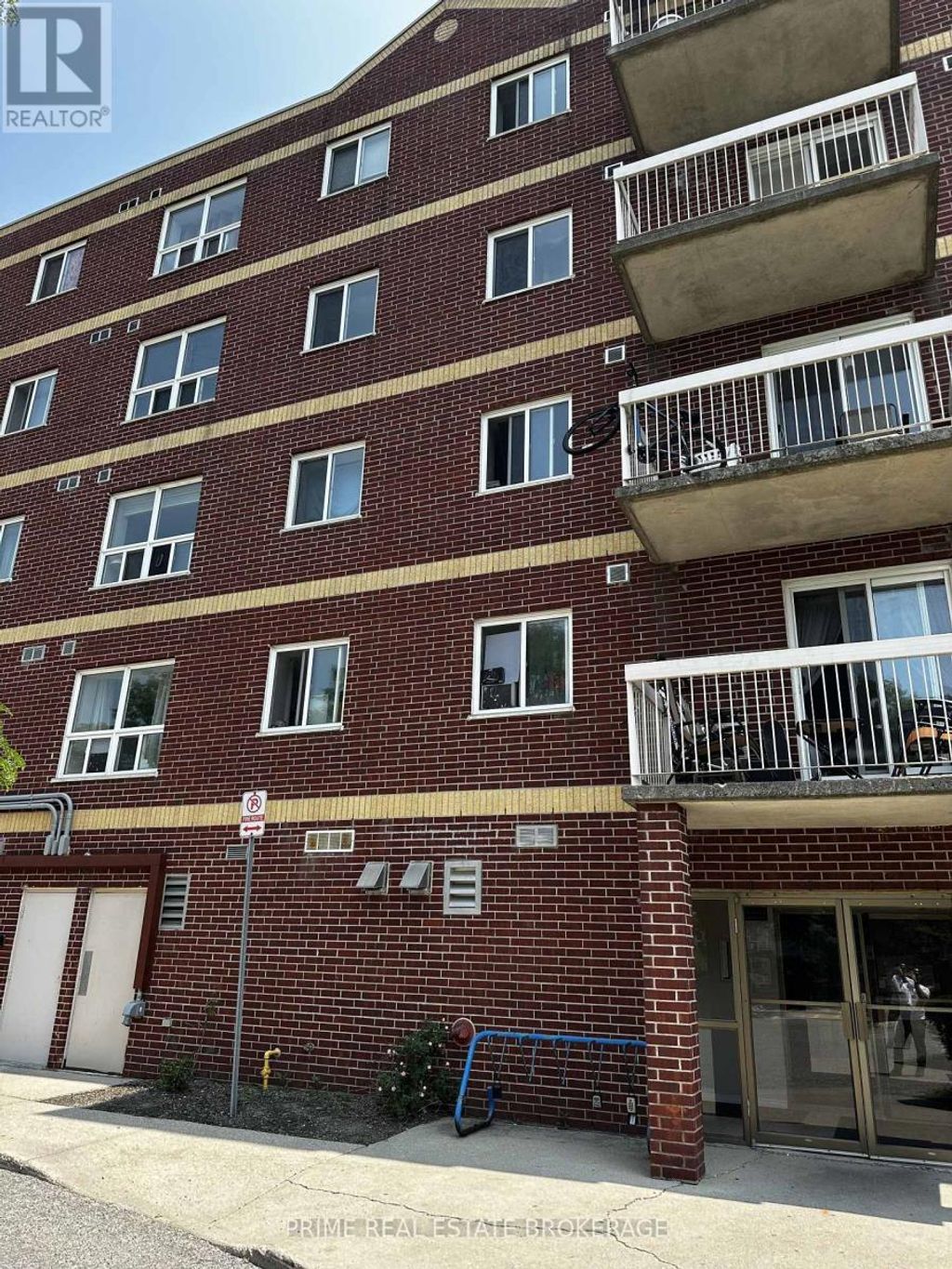 204 - 626 First Street, London East (east H)
