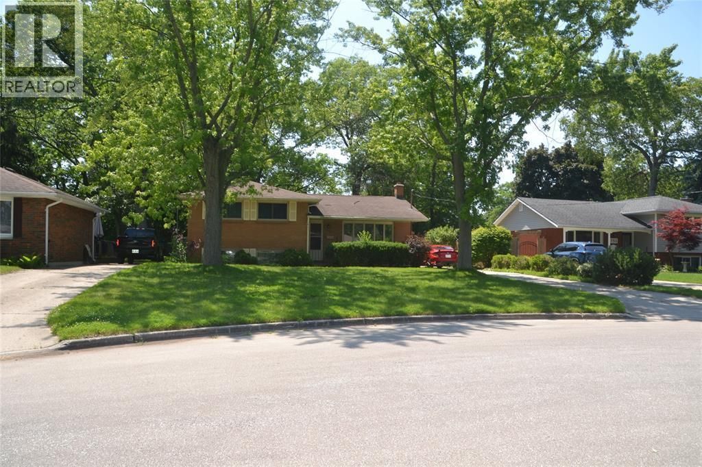 757 Retlaw Drive, Sarnia