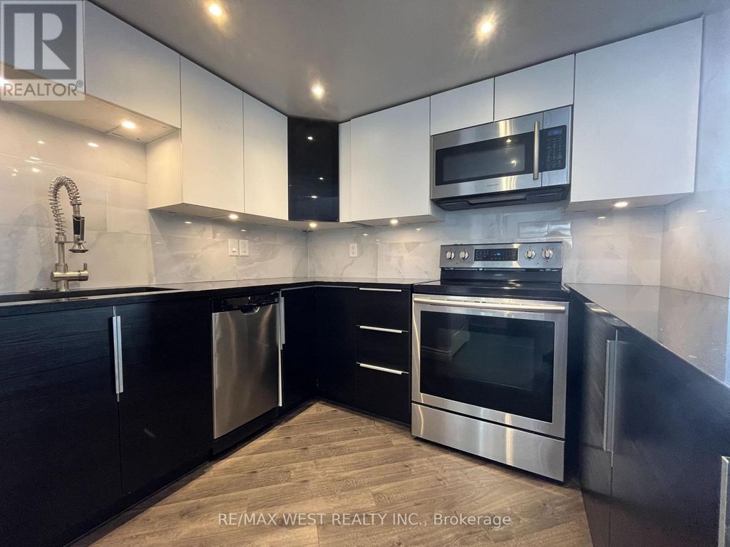 1007 - 300 Webb Drive, Mississauga (city Centre)