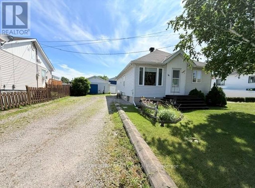 16 Ontario Street, Kapuskasing