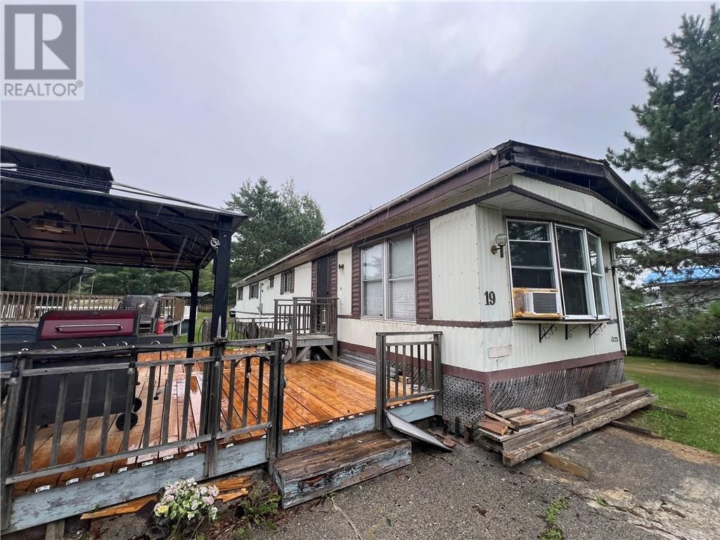 320 Clouthier Road, St. Charles
