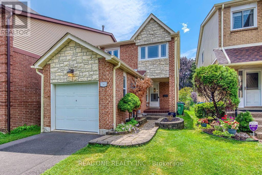741 Queensbridge Drive, Mississauga (creditview)