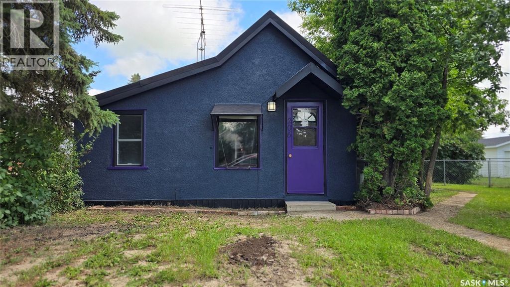 206 Irvine Street, Cut Knife