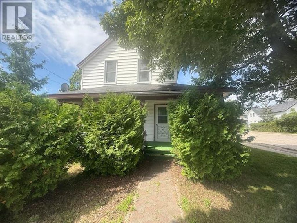 37 Hawkins St, Blind River