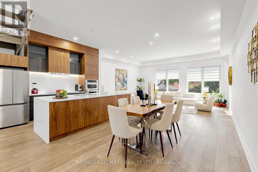 15 Direzze Court, Richmond Hill (mill Pond)