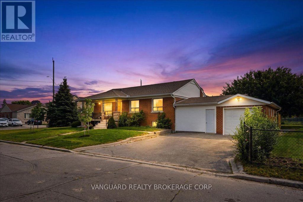 39 Camborne Avenue, Toronto (downsview-Roding-Cfb)
