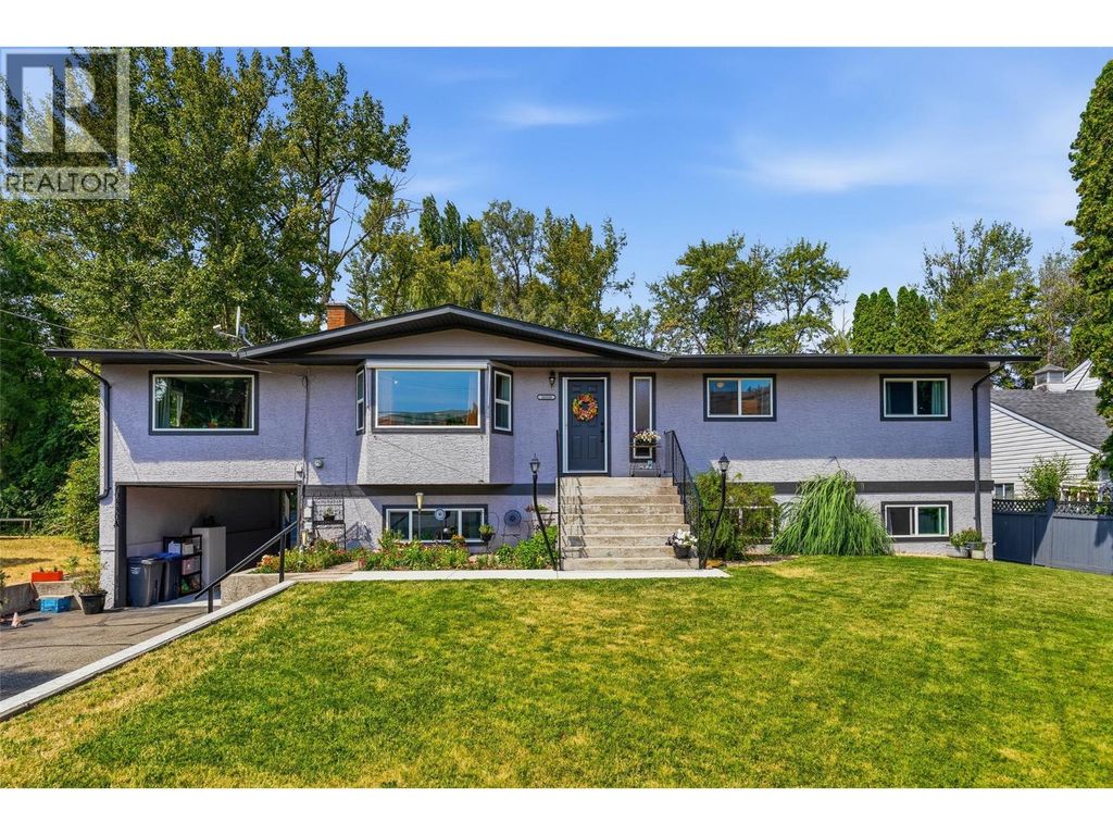 10330 Meadow Road, Lake Country