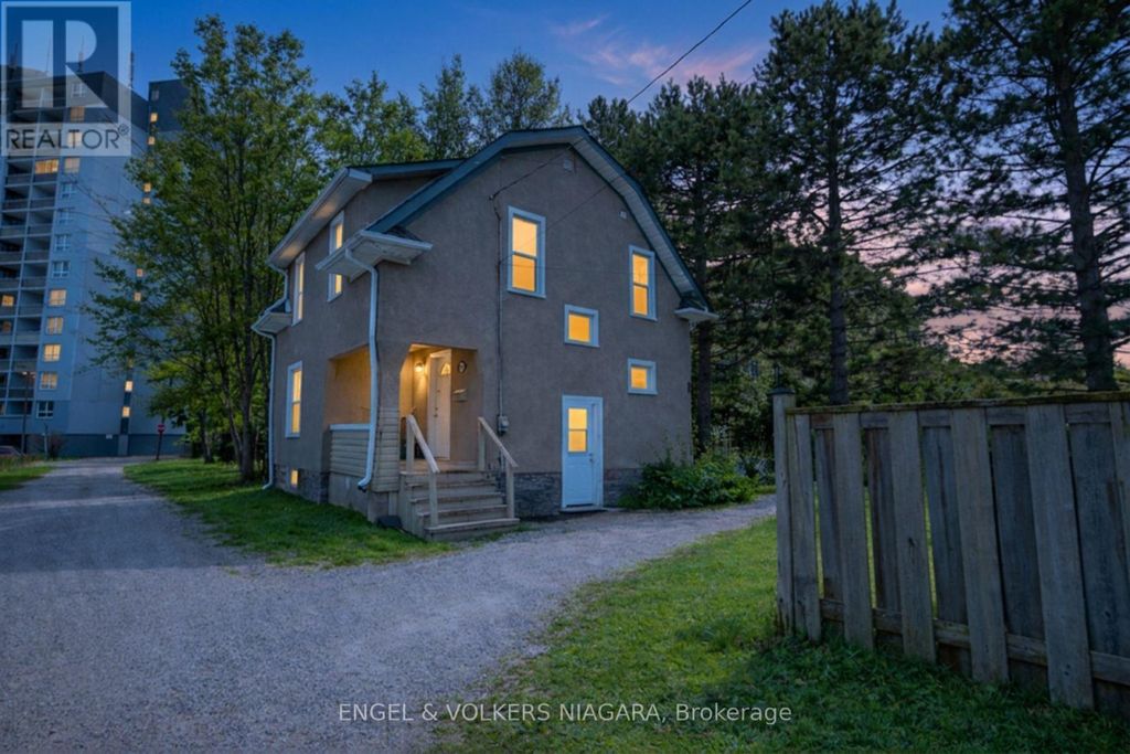 4752 Crawford Place W, Niagara Falls (downtown)