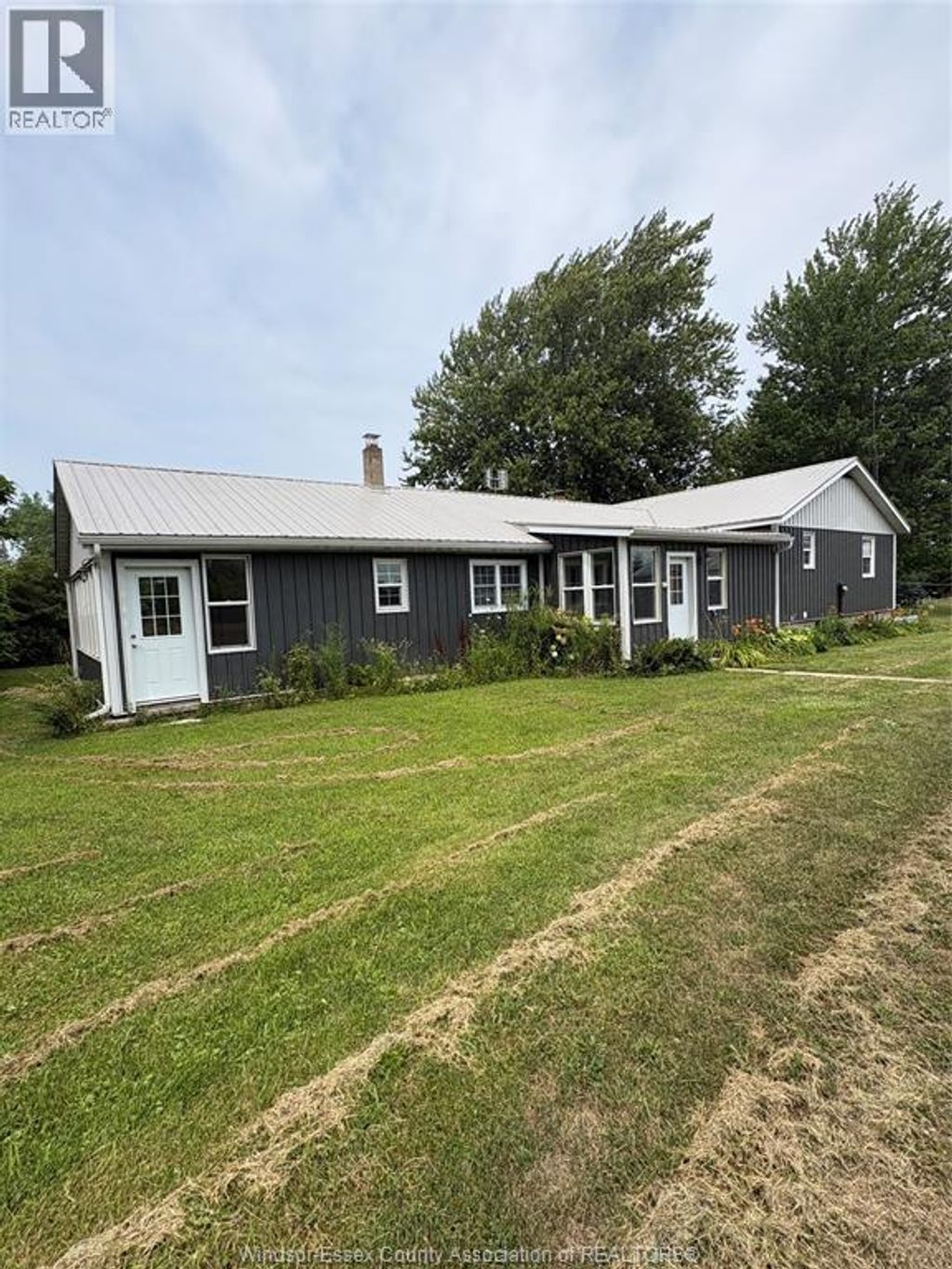 949 East West Rd, Pelee Island
