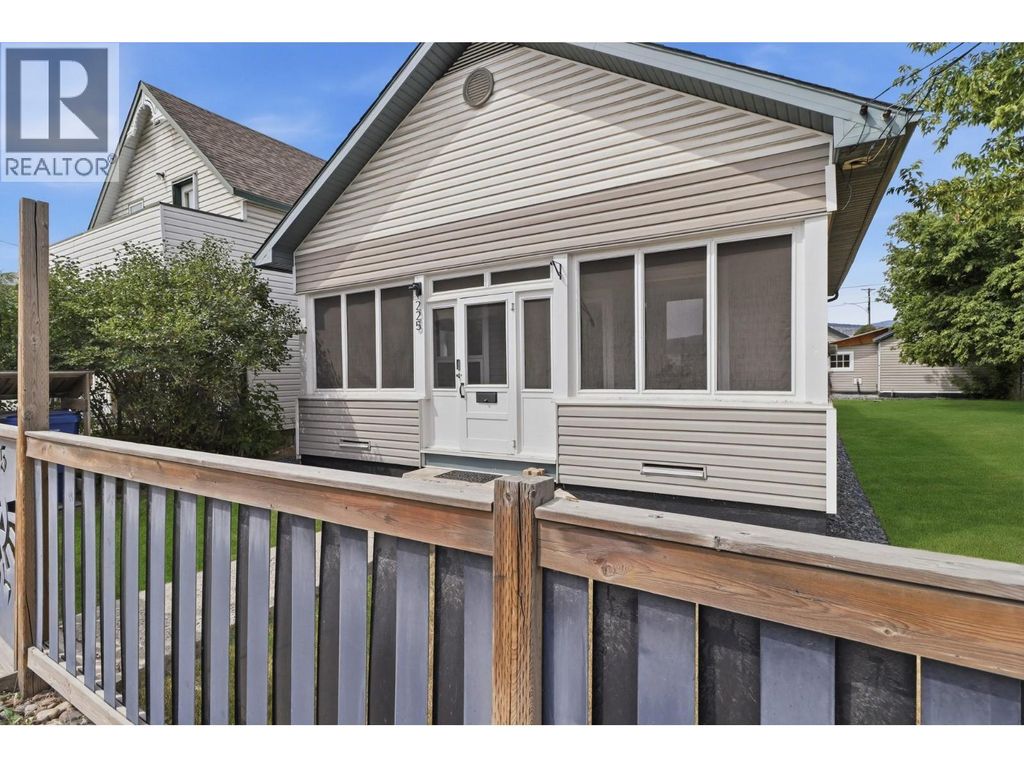 225 14 Avenue N, Cranbrook