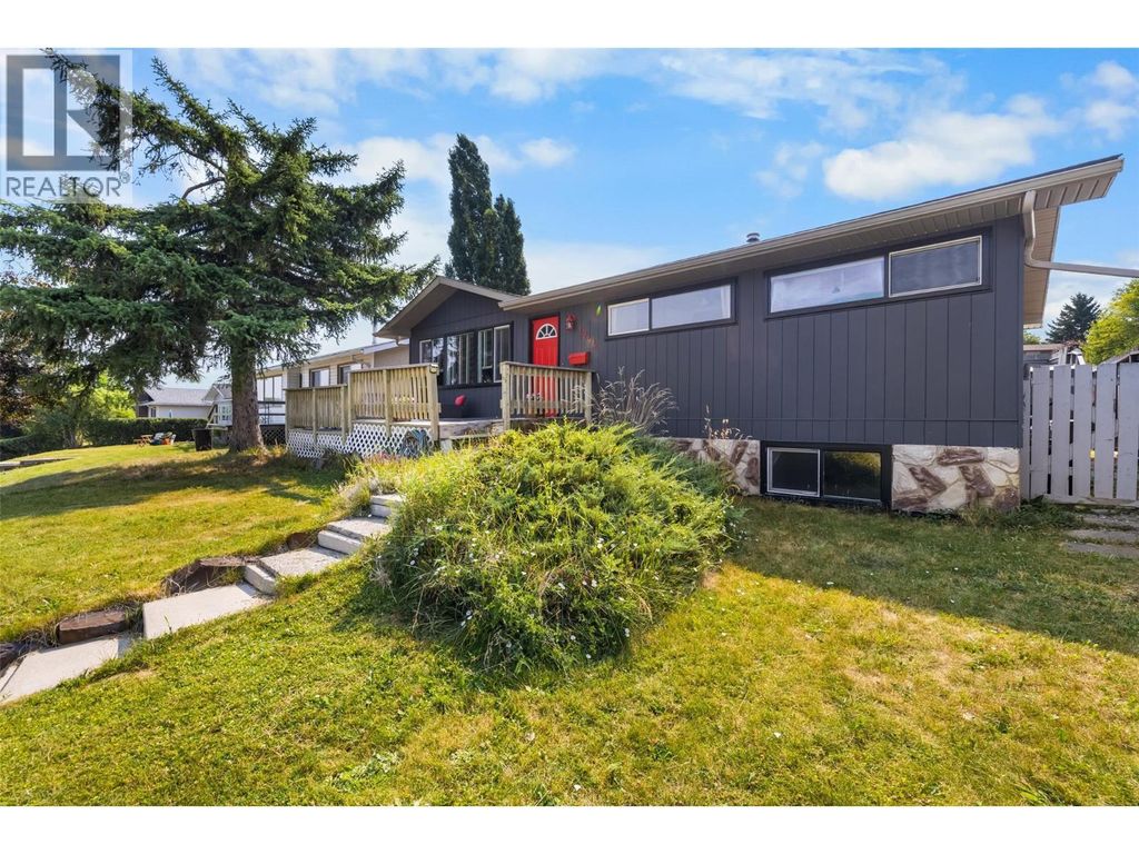 1244 Larch S Drive S, Cranbrook