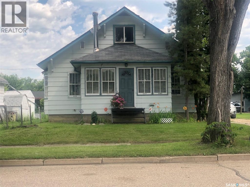322 5th Avenue E, Canora