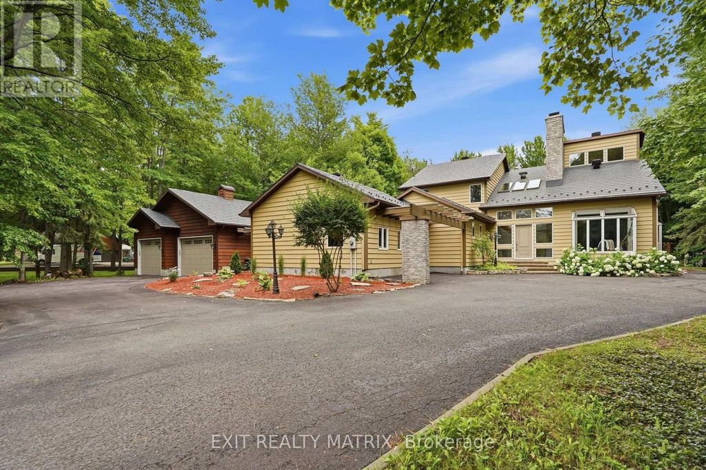 1634 Lucien Street, Champlain