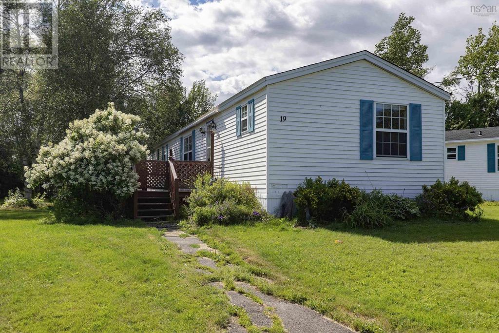 19 Kimberly Court, Amherst