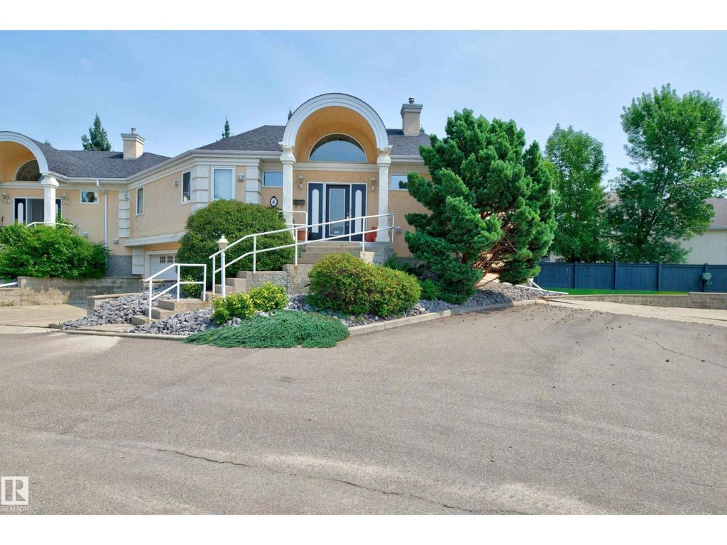 #4 11809 9b Av Nw, Edmonton