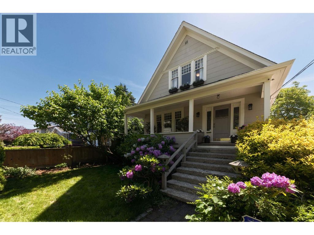 7952 15th Avenue, Burnaby