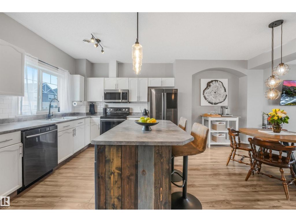 #33 3010 33 Av Nw, Edmonton