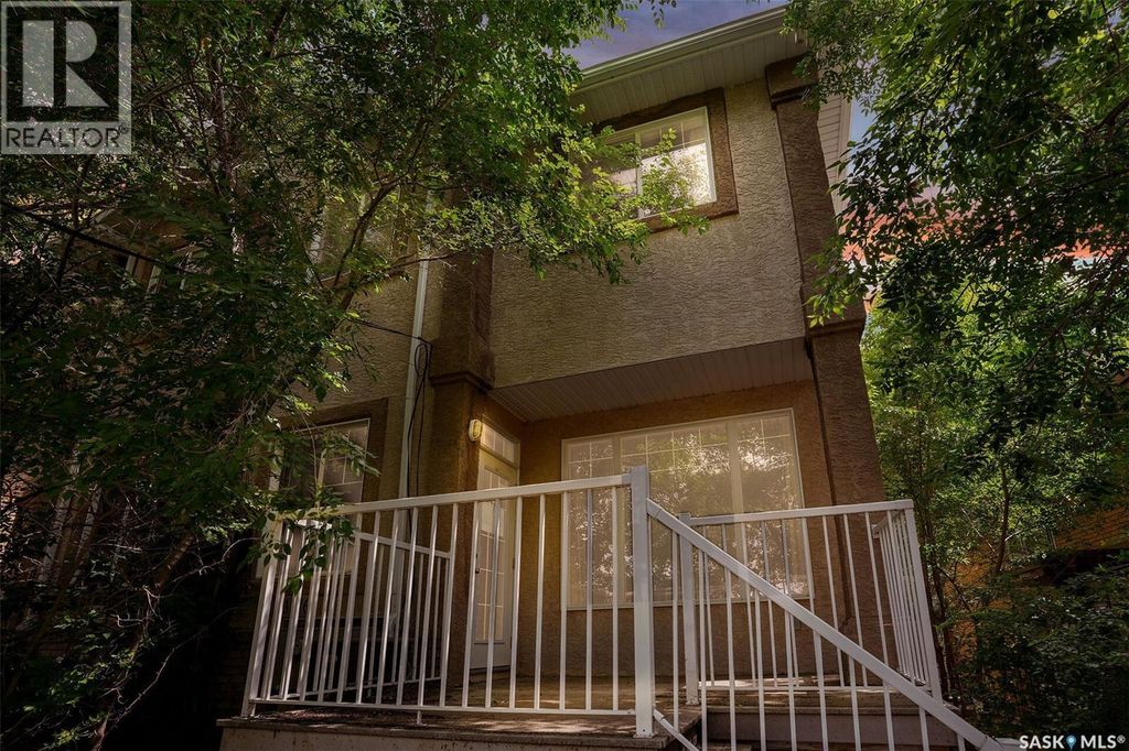 3876 Robinson Street, Regina