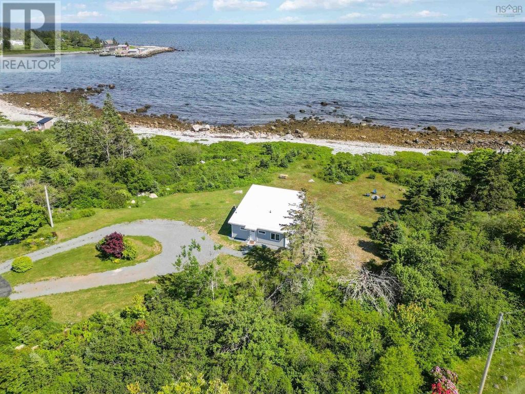 6837 Highway 3, Hunts Point