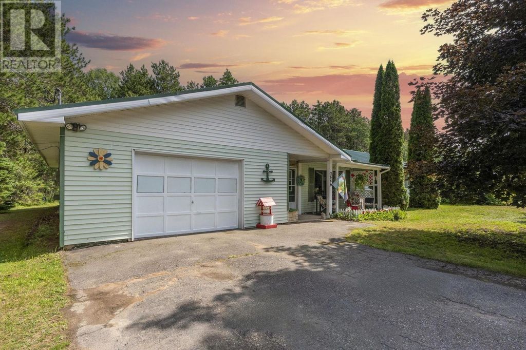 266 Hall Road, South Greenwood