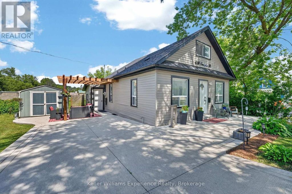 680 Ontario Street, Midland