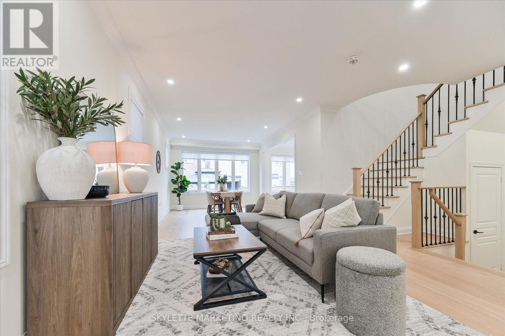 38 Russell Parker Crescent, Aurora