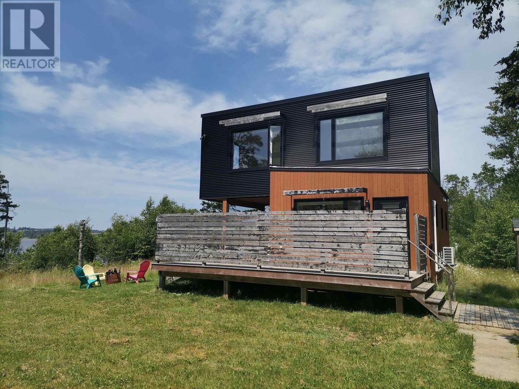 101 Riverbank Drive, Stratford
