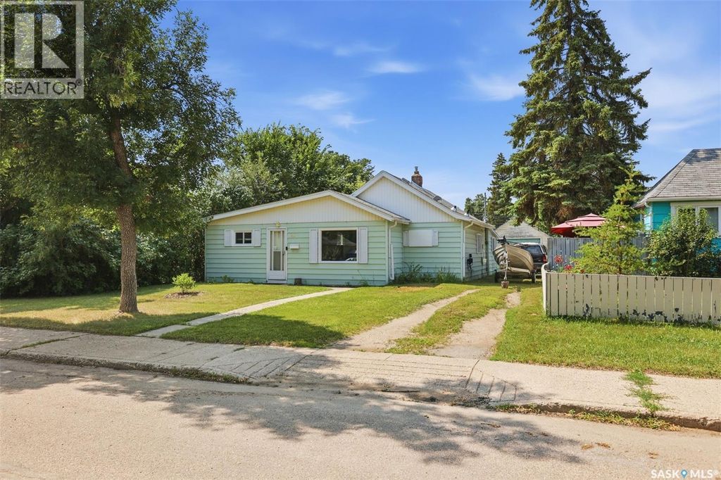 925 L Avenue S, Saskatoon