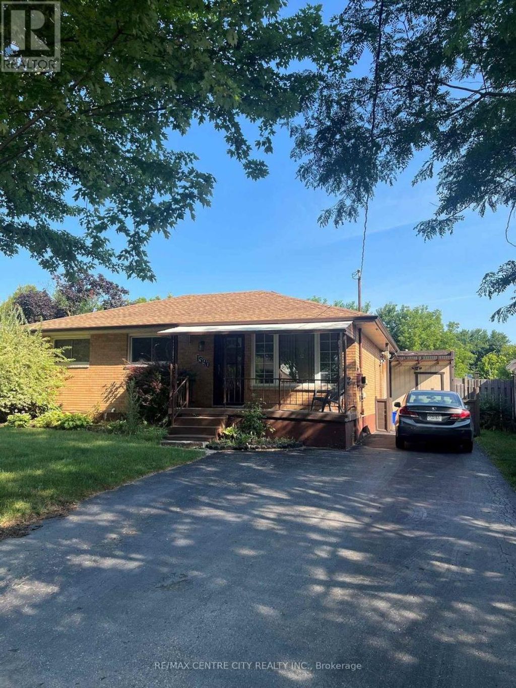 1590 Dixie Street, London East (east H)