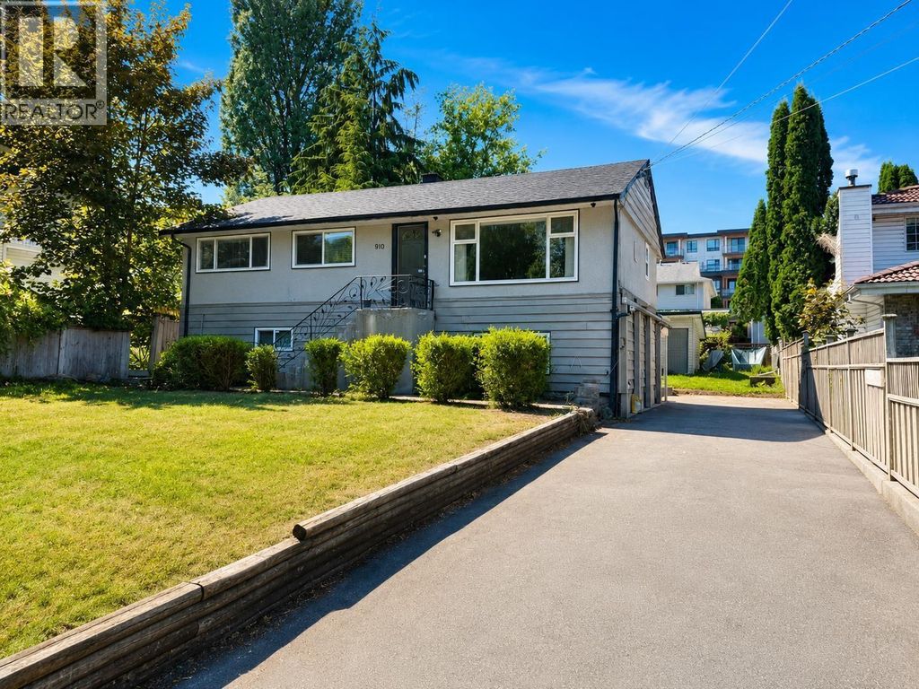 910 Robinson Street, Coquitlam