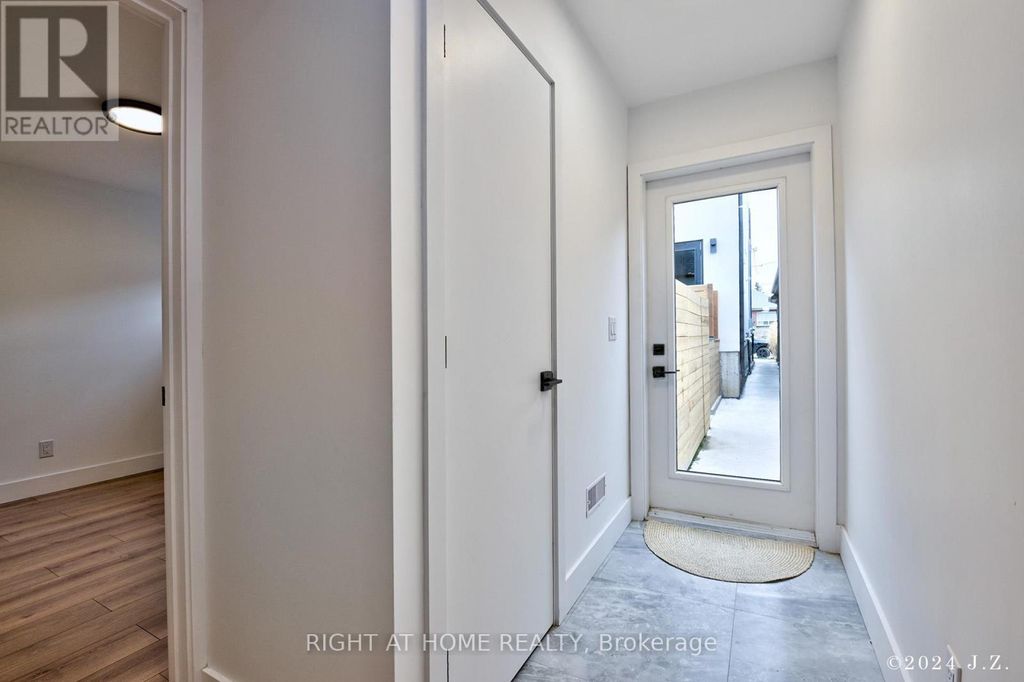 Coachhs - 50a Lanark Avenue, Toronto (oakwood Village)
