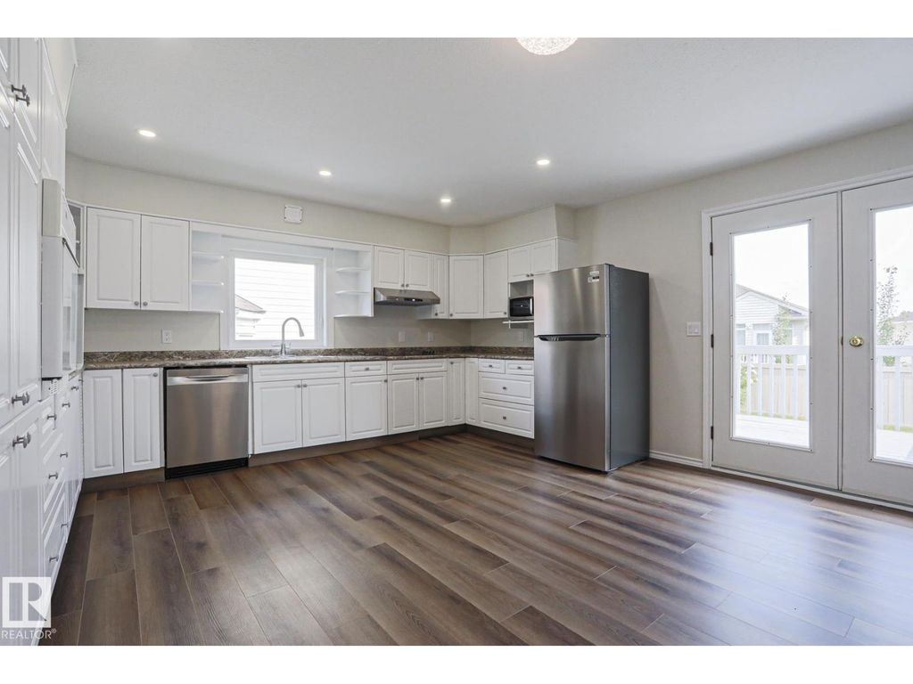 1028 James Cr Nw, Edmonton