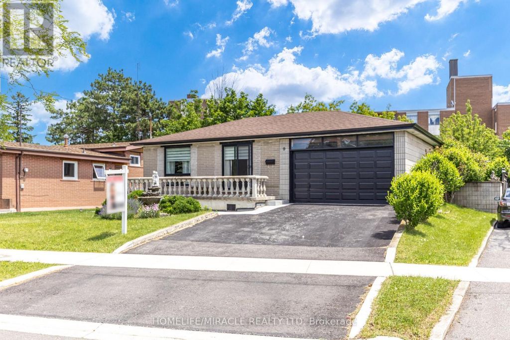 9 Wheatsheaf Crescent, Toronto (black Creek)