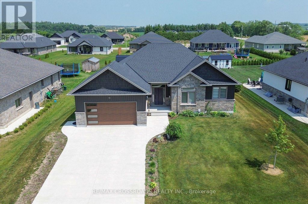11 Mctavish Crescent N, Huron-Kinloss